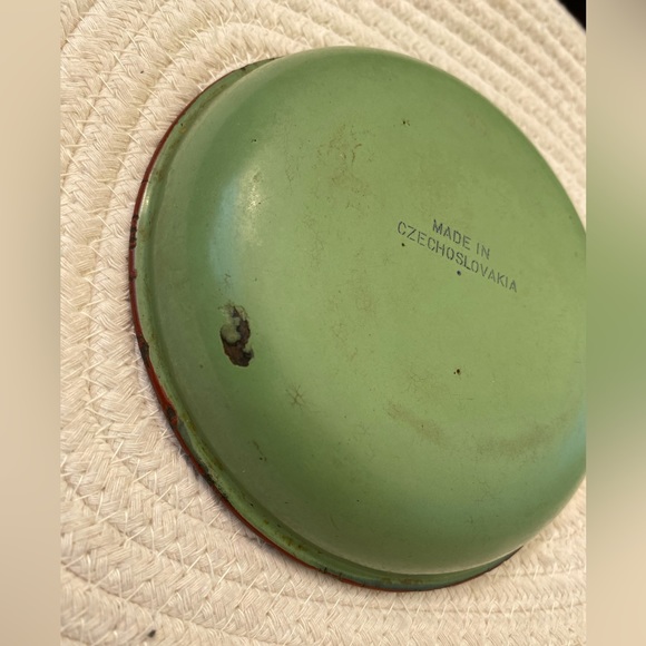 Vintage enamel tin small plate- made in Czechoslovakia- Girl feeding ducks/geese - Picture 8 of 12